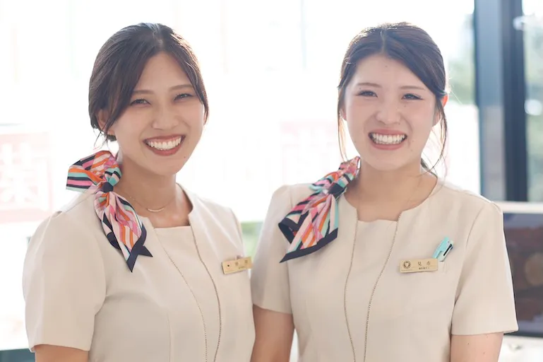 国家資格を持つ歯科衛生士2人の写真